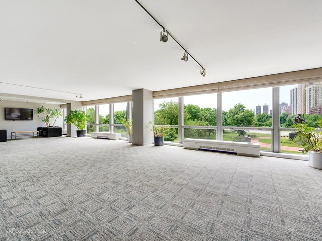 330 W Diversey Parkway 2701, Chicago, IL 60657
