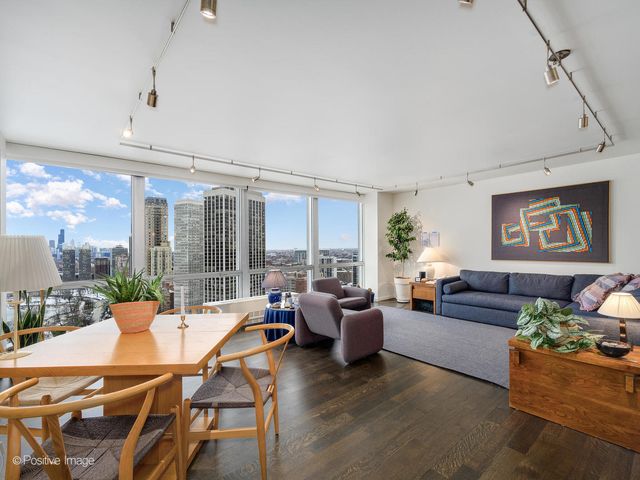 330 W Diversey Parkway 2701, Chicago, IL 60657