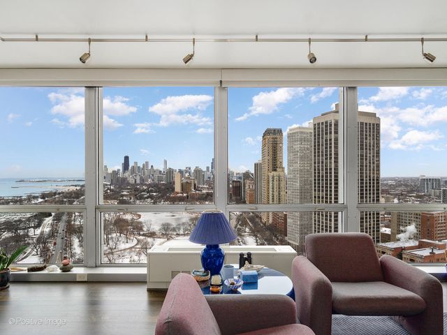 330 W Diversey Parkway 2701, Chicago, IL 60657