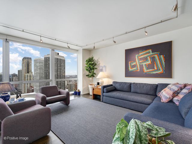 330 W Diversey Parkway 2701, Chicago, IL 60657