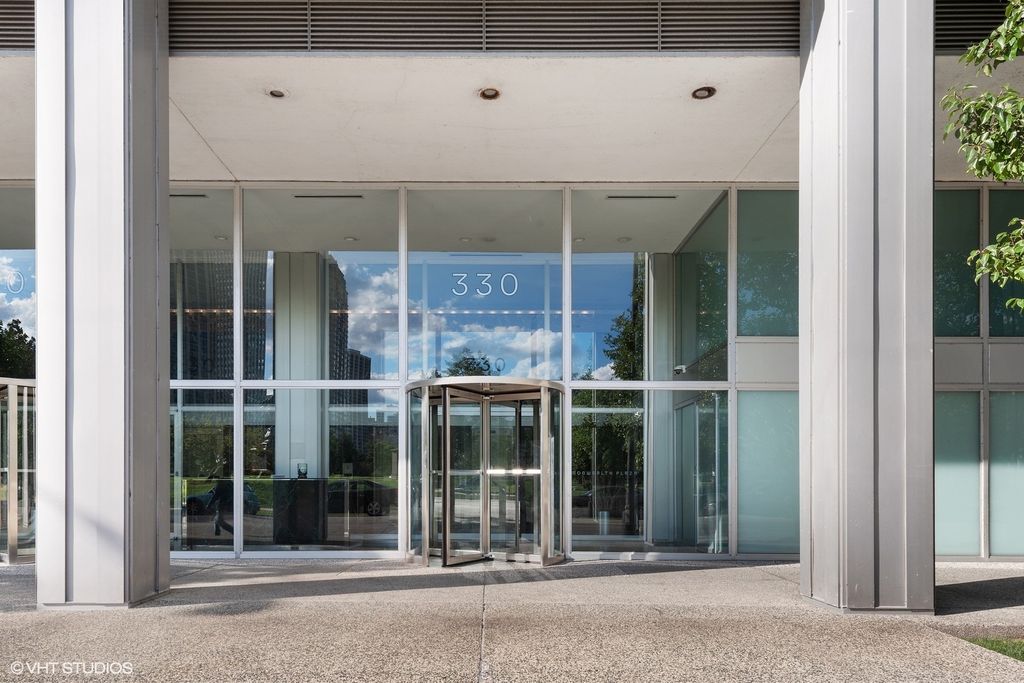 330 W Diversey Parkway 2701, Chicago, IL 60657