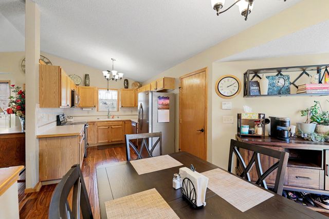 2033 S Crestline Ct, Wichita, KS 67209