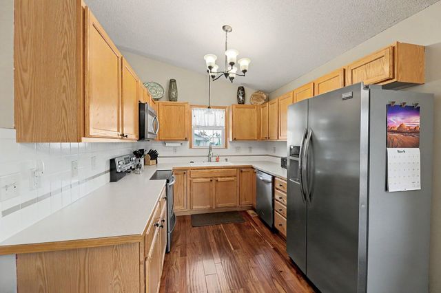 2033 S Crestline Ct, Wichita, KS 67209