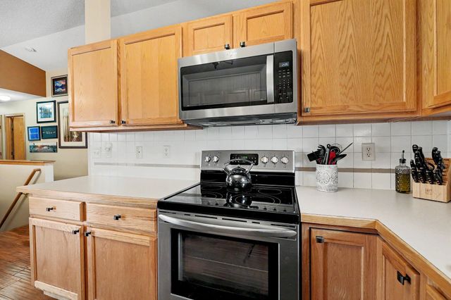 2033 S Crestline Ct, Wichita, KS 67209