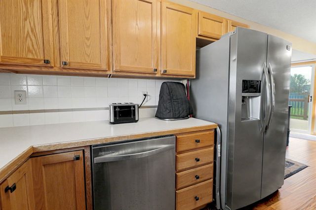 2033 S Crestline Ct, Wichita, KS 67209