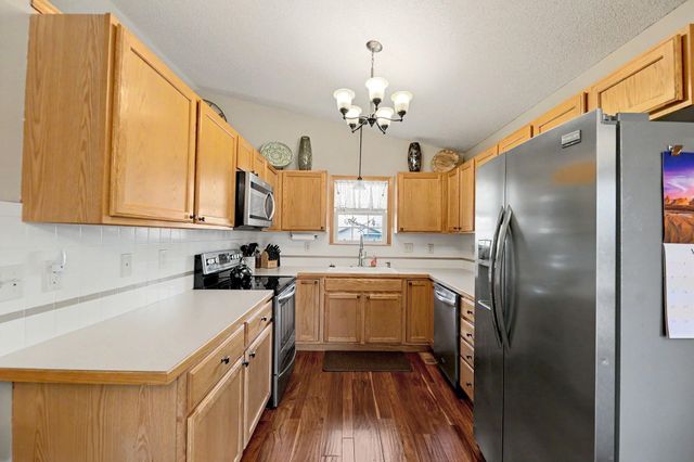 2033 S Crestline Ct, Wichita, KS 67209