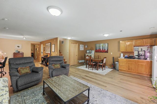 2033 S Crestline Ct, Wichita, KS 67209