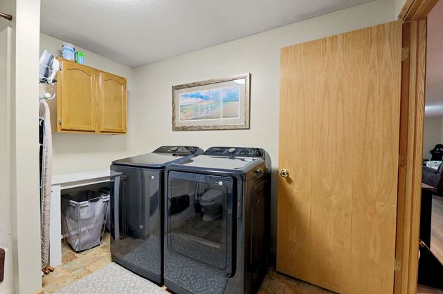 2033 S Crestline Ct, Wichita, KS 67209