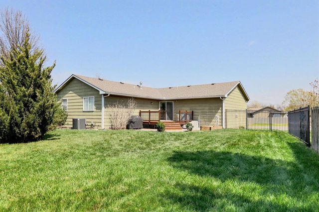 2033 S Crestline Ct, Wichita, KS 67209