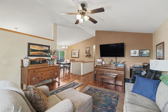 2033 S Crestline Ct, Wichita, KS 67209