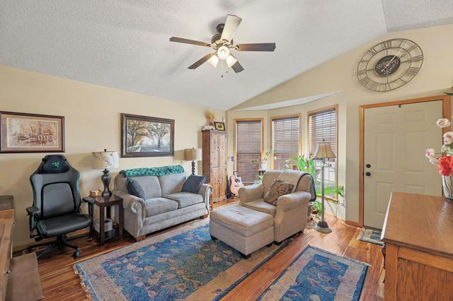 2033 S Crestline Ct, Wichita, KS 67209