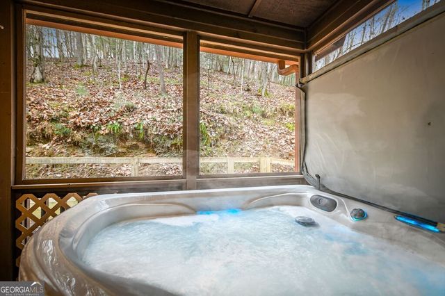 18 Gradient Court, Ellijay, GA 30540