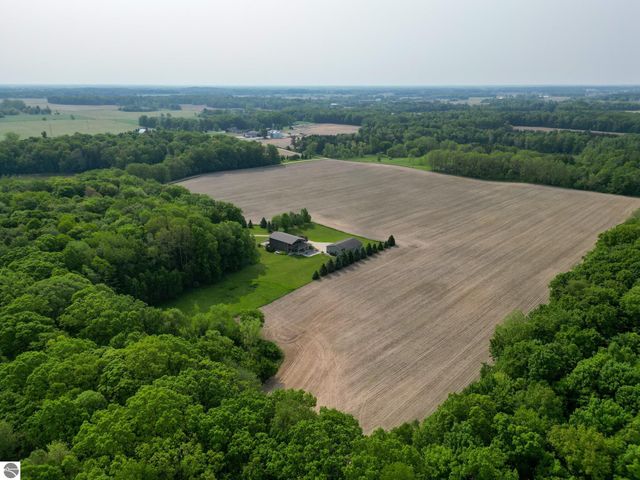 1584 W Chapman Road, Mt Pleasant, MI 48858