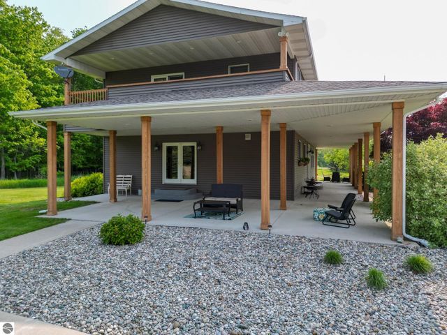 1584 W Chapman Road, Mt Pleasant, MI 48858