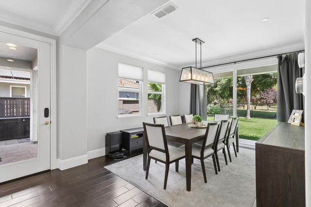 445 Westlake Dr, West Sacramento, CA 95605