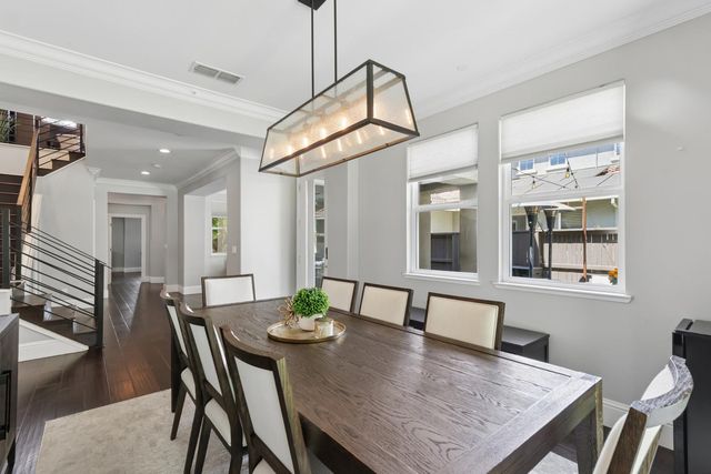 445 Westlake Dr, West Sacramento, CA 95605
