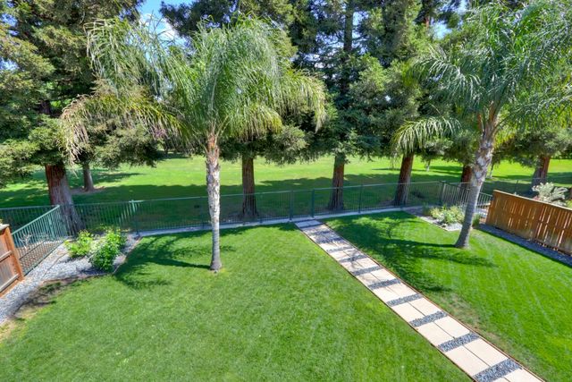 445 Westlake Dr, West Sacramento, CA 95605