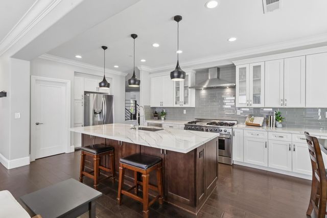 445 Westlake Dr, West Sacramento, CA 95605