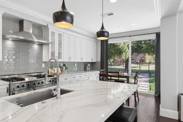 445 Westlake Dr, West Sacramento, CA 95605