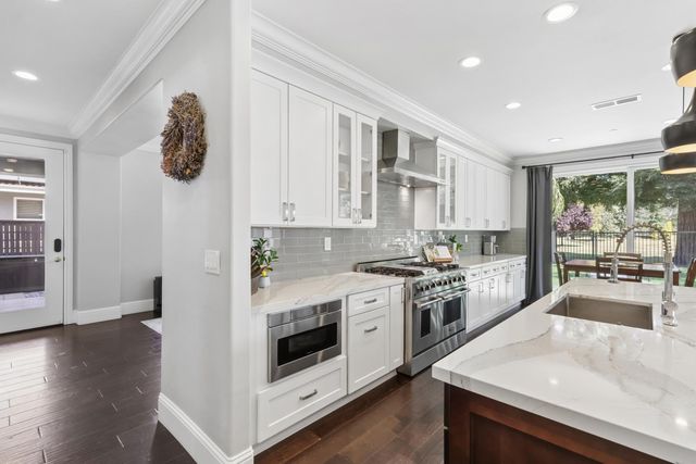 445 Westlake Dr, West Sacramento, CA 95605