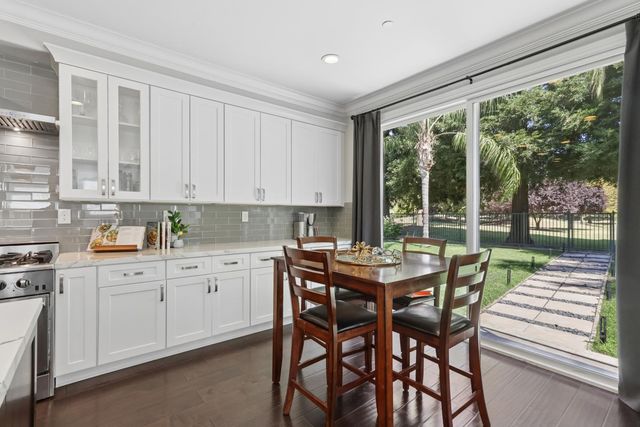 445 Westlake Dr, West Sacramento, CA 95605