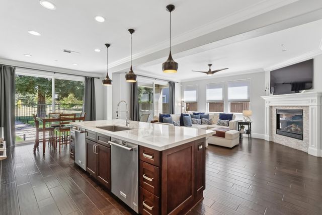 445 Westlake Dr, West Sacramento, CA 95605