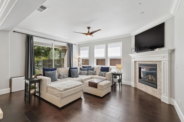 445 Westlake Dr, West Sacramento, CA 95605