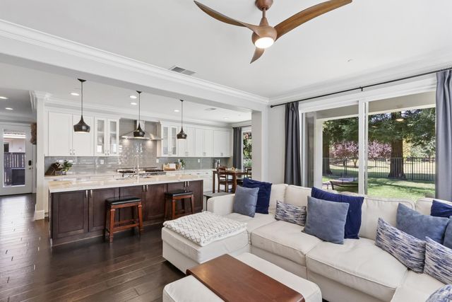445 Westlake Dr, West Sacramento, CA 95605