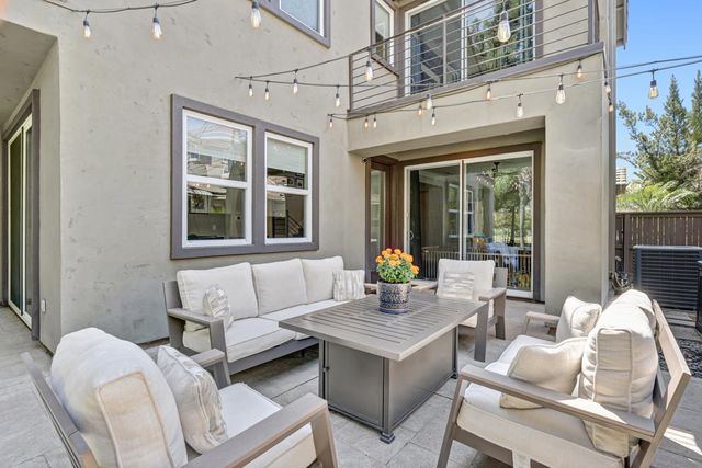 445 Westlake Dr, West Sacramento, CA 95605