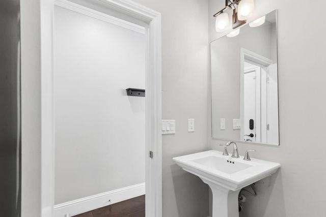 445 Westlake Dr, West Sacramento, CA 95605