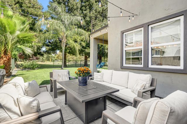 445 Westlake Dr, West Sacramento, CA 95605
