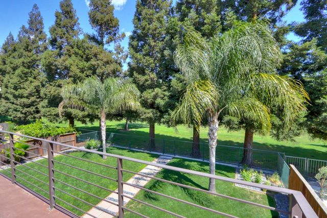 445 Westlake Dr, West Sacramento, CA 95605