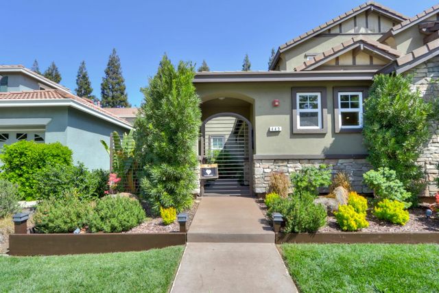 445 Westlake Dr, West Sacramento, CA 95605