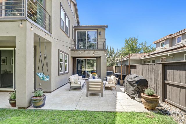 445 Westlake Dr, West Sacramento, CA 95605