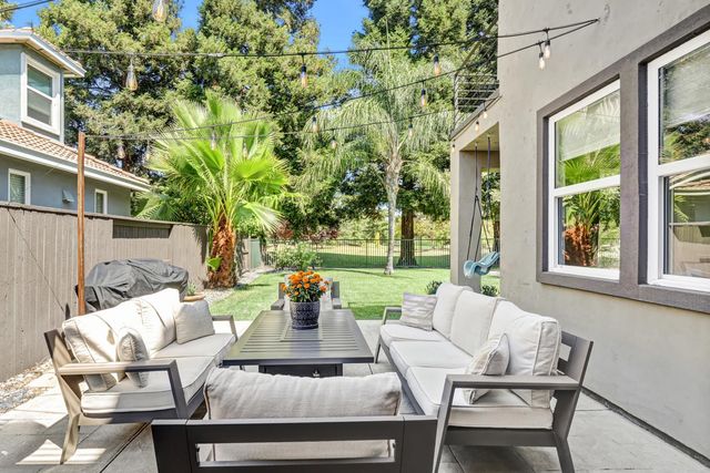 445 Westlake Dr, West Sacramento, CA 95605