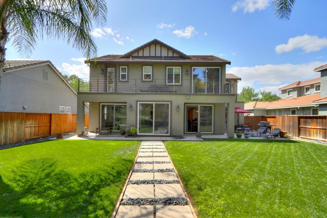 445 Westlake Dr, West Sacramento, CA 95605
