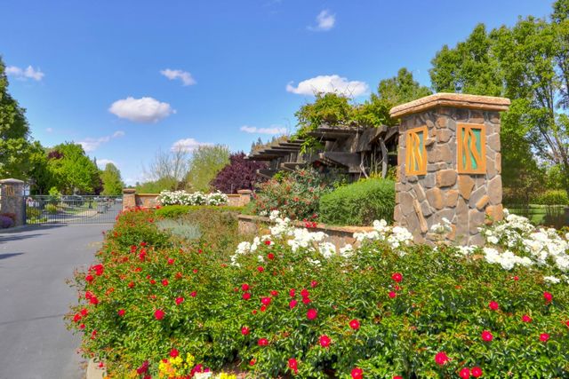 445 Westlake Dr, West Sacramento, CA 95605