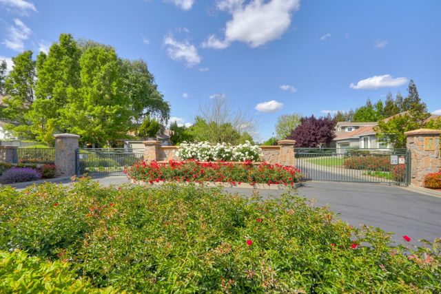 445 Westlake Dr, West Sacramento, CA 95605