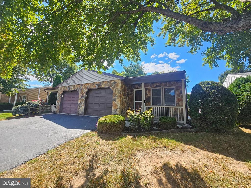 809 N WALNUT STREET, Mechanicsburg, PA 17055