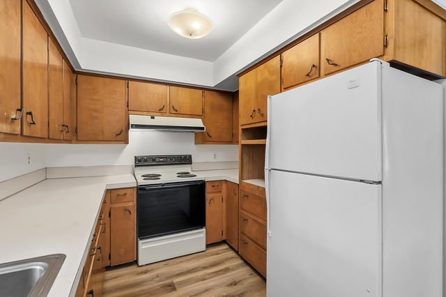 1928 Miles Avenue, Kalamazoo, MI 49001