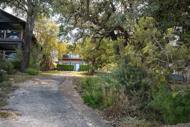 1021 Hillcrest Forest, Canyon Lake, TX 78133