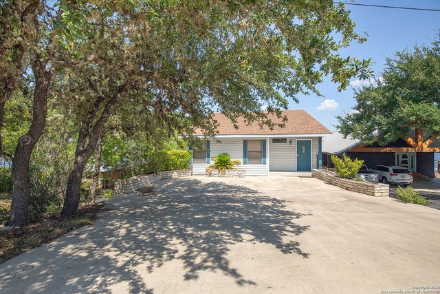 1021 Hillcrest Forest, Canyon Lake, TX 78133