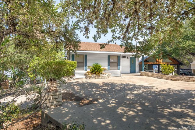 1021 Hillcrest Forest, Canyon Lake, TX 78133