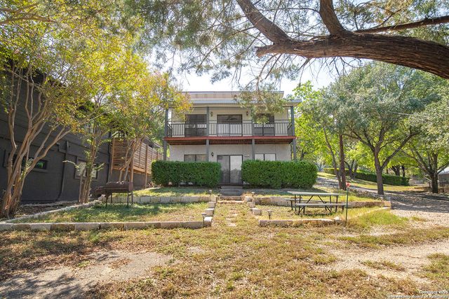 1021 Hillcrest Forest, Canyon Lake, TX 78133