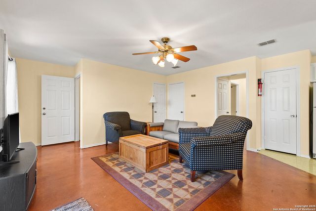 1021 Hillcrest Forest, Canyon Lake, TX 78133