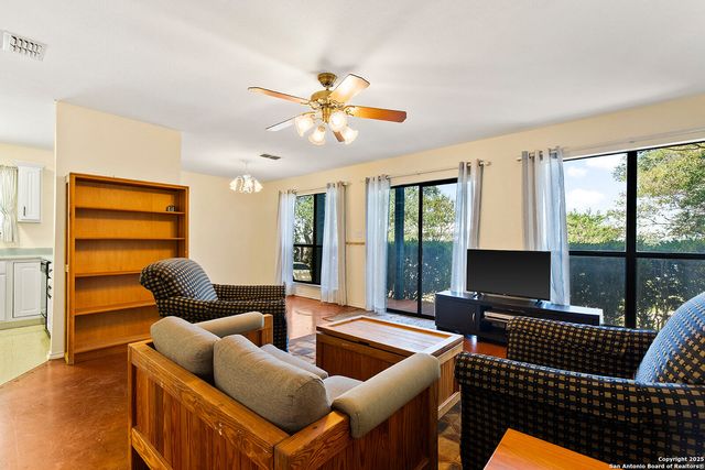 1021 Hillcrest Forest, Canyon Lake, TX 78133