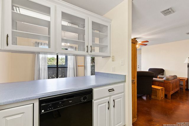 1021 Hillcrest Forest, Canyon Lake, TX 78133