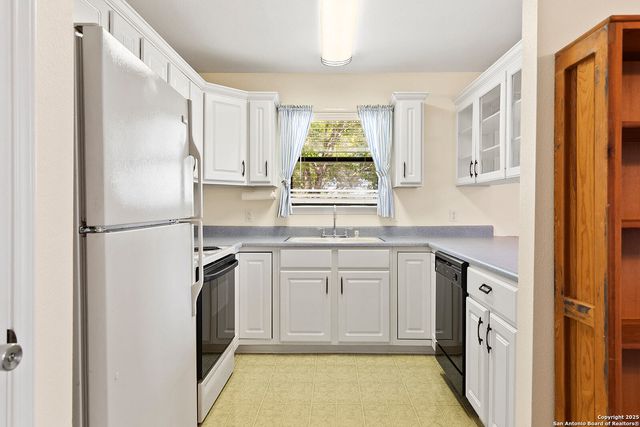 1021 Hillcrest Forest, Canyon Lake, TX 78133