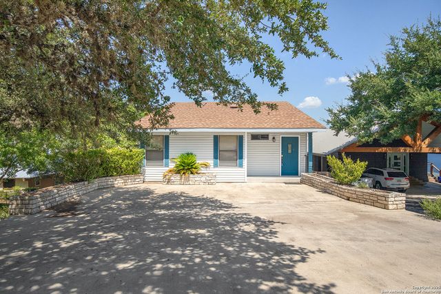 1021 Hillcrest Forest, Canyon Lake, TX 78133