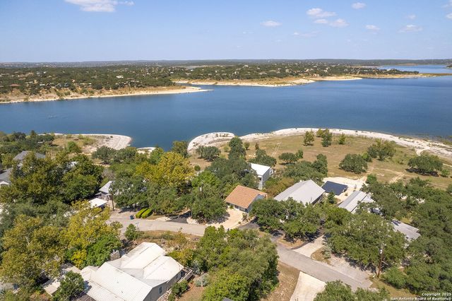 1021 Hillcrest Forest, Canyon Lake, TX 78133